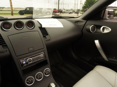Used 2004 Nissan 350Z Enthusiast RWD image 21