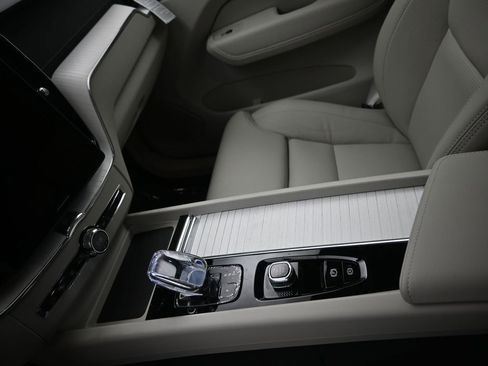 New 2026 Volvo XC60 T8 Ultra image 16