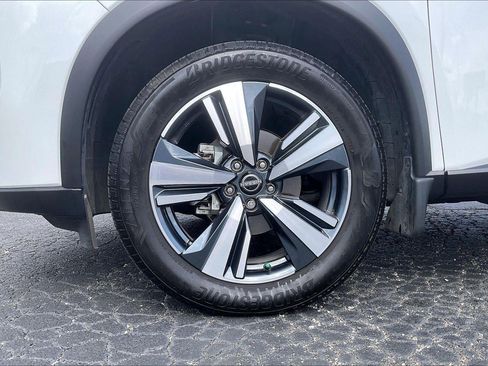 Used 2024 Nissan Rogue SL w/ SL Premium Package image 9