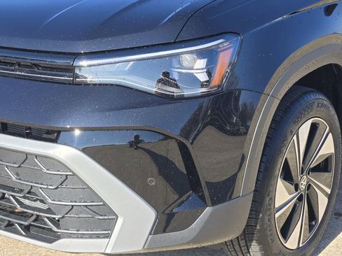 New 2026 Volkswagen Taos SE image 6