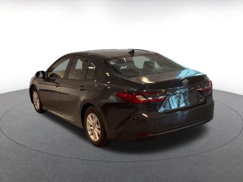 Used 2025 Toyota Camry LE image 11