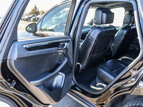 Used 2018 Porsche Macan image 25