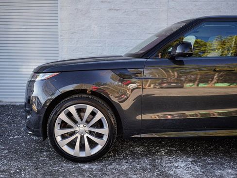 Used 2023 Land Rover Range Rover Sport SE Dynamic image 11