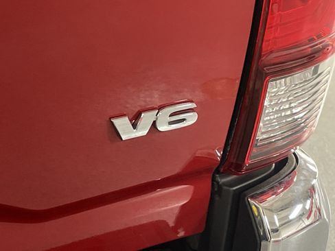 Used 2021 Toyota Tacoma SR5 image 8