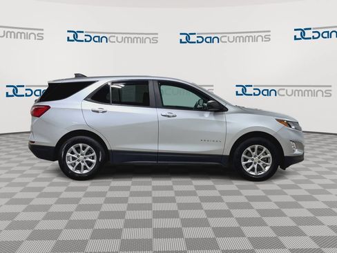 Used 2021 Chevrolet Equinox LS w/ LS Convenience Package AWD/4WD image 9