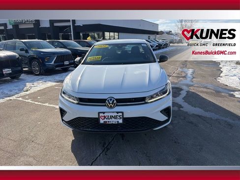 Used 2025 Volkswagen Jetta Sport image 12