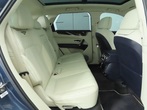 Used 2019 Bentley Bentayga V8 image 23