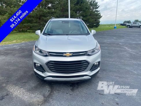 Used 2017 Chevrolet Trax Premier w/ Driver Confidence II Package FWD image 12