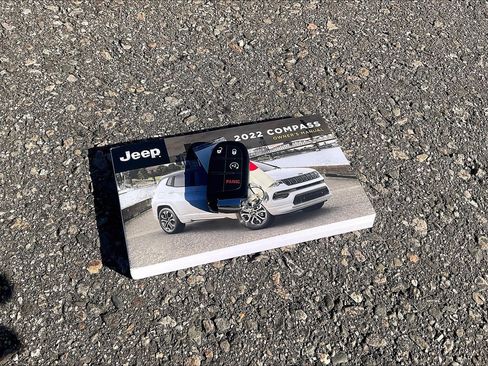 Used 2022 Jeep Compass Limited image 10