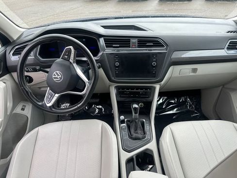 Used 2022 Volkswagen Tiguan SE FWD image 19