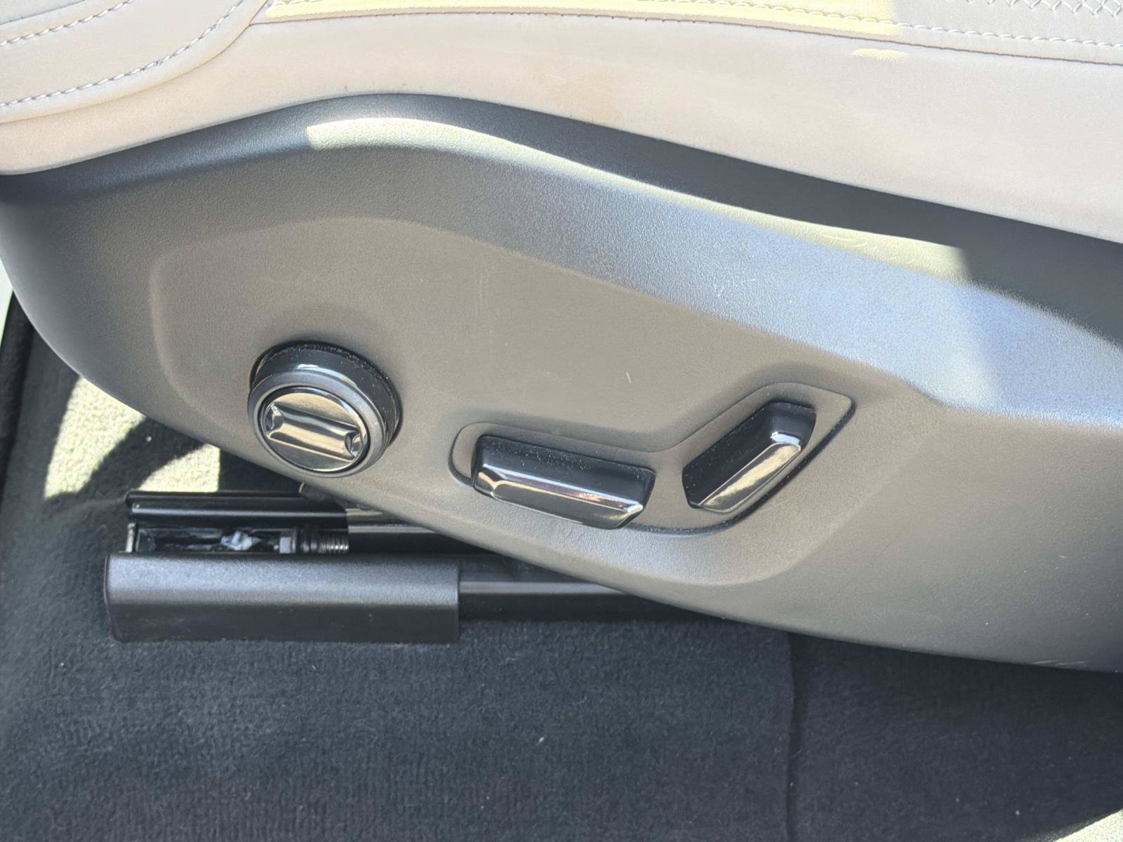 Certified 2026 Volvo XC60 B5 Plus AWD/4WD image 18