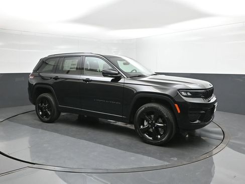 New 2025 Jeep Grand Cherokee Altitude image 17