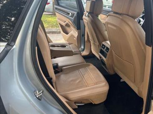 Used 2020 Porsche Cayenne image 17