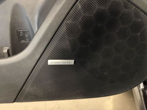 Used 2019 Subaru Crosstrek 2.0i Limited w/ Moonroof Package w/Navigation AWD/4WD image 12