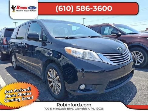 Used 2017 Toyota Sienna XLE AWD/4WD image 1
