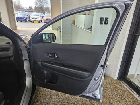 Used 2019 Honda HR-V Sport image 12