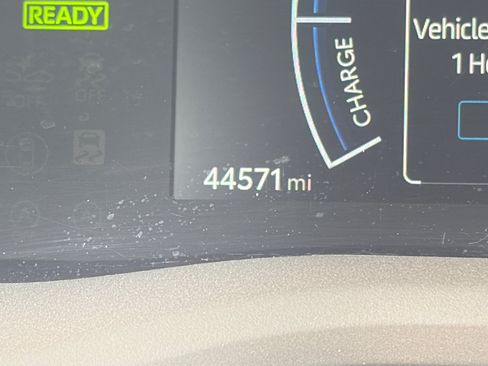 Used 2025 Toyota Camry SE FWD image 17