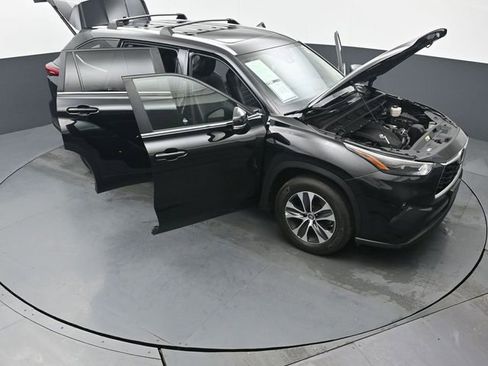 Used 2023 Toyota Highlander XLE FWD image 52