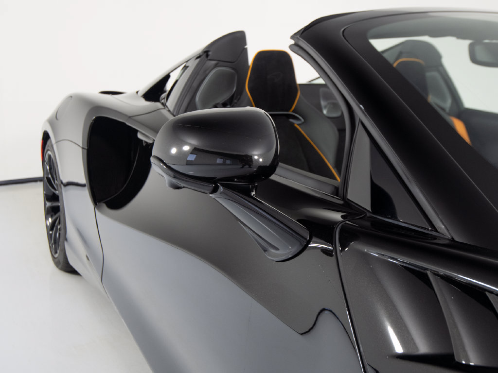 Used 2025 McLaren Artura Spider RWD image 38