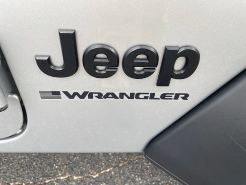 Used 2024 Jeep Wrangler Sport AWD/4WD image 17