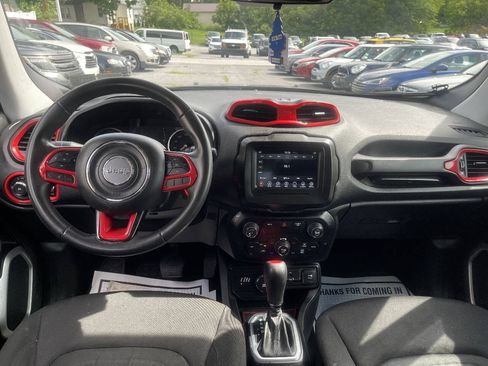 Used 2018 Jeep Renegade Latitude AWD/4WD image 20