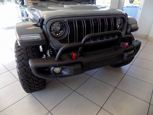 Certified 2024 Jeep Gladiator Rubicon image 24