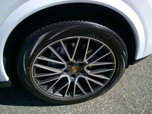 Used 2020 Porsche Cayenne image 23