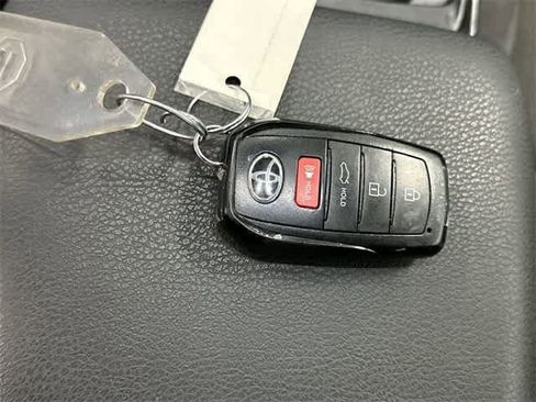 Used 2025 Toyota Camry LE image 33