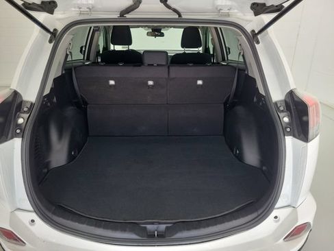 Used 2018 Toyota RAV4 LE AWD/4WD image 11