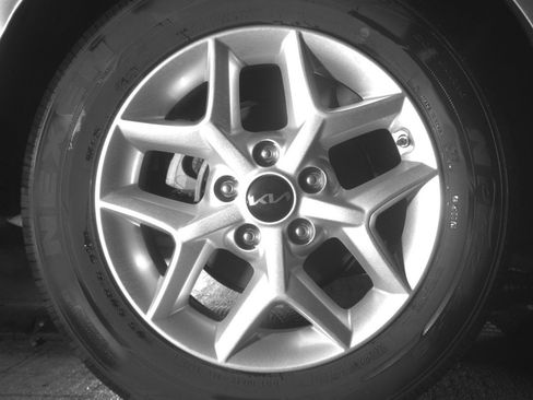 Used 2025 Kia Soul LX w/ LX Technology Package FWD image 15