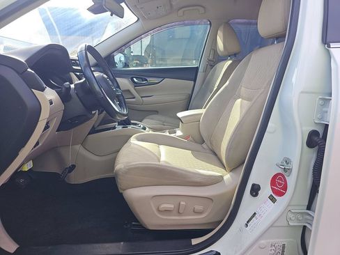 Used 2019 Nissan Rogue SV FWD image 3