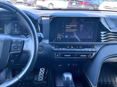 Used 2025 Toyota Camry SE FWD image 6