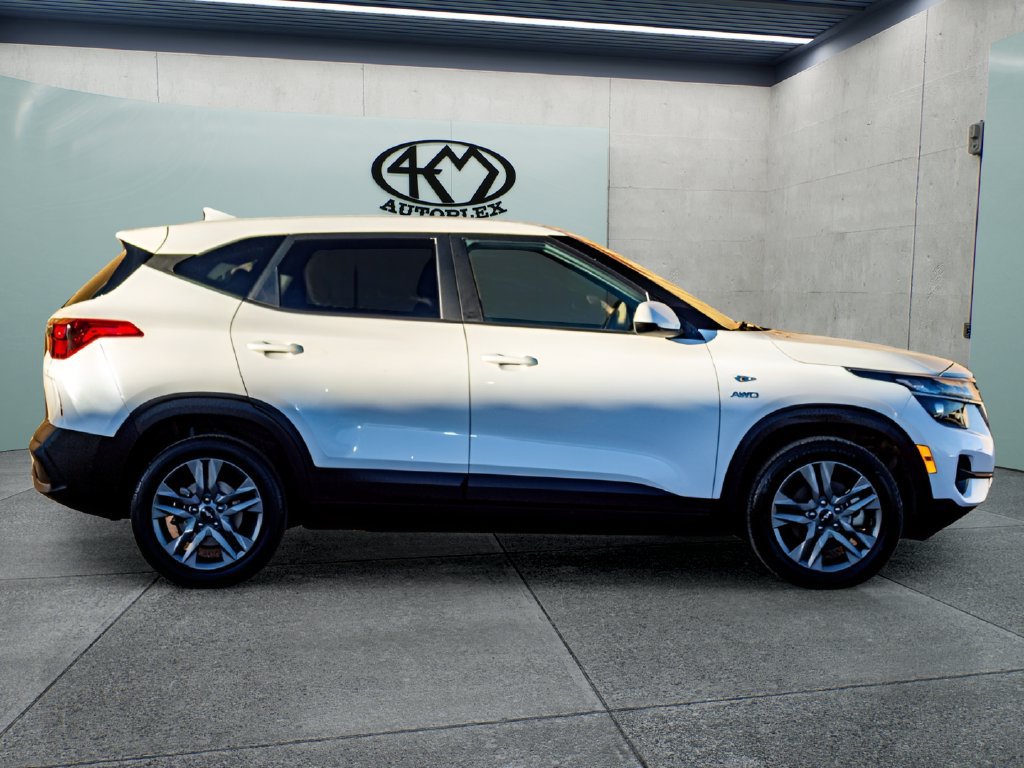 Used 2023 Kia Seltos LX AWD/4WD image 2