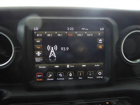 Used 2020 Jeep Wrangler Unlimited Sahara w/ Dual Top Group AWD/4WD image 13