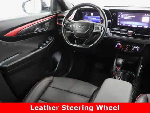 Used 2024 Chevrolet TrailBlazer RS image 30