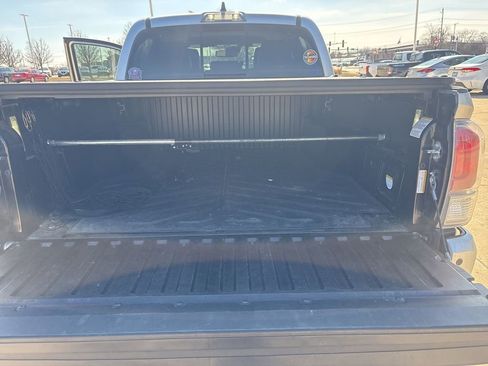 Used 2022 Toyota Tacoma TRD Off-Road w/ TRD Premium Off Road Package image 23