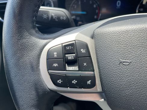 Used 2023 Ford Explorer XLT w/ Equipment Group 202A AWD/4WD image 13