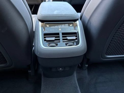 Certified 2025 Volvo XC90 B6 Plus AWD/4WD image 17