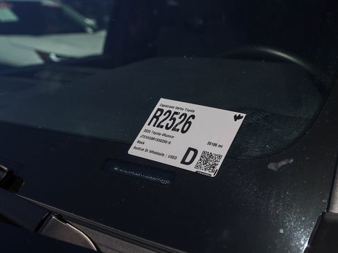 Certified 2025 Toyota 4Runner SR5 AWD/4WD image 27