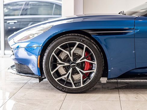 Used 2022 Aston Martin DB11 Volante image 7