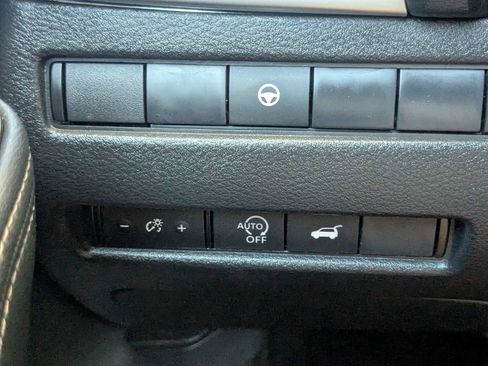 Used 2026 Nissan Rogue SV FWD image 27