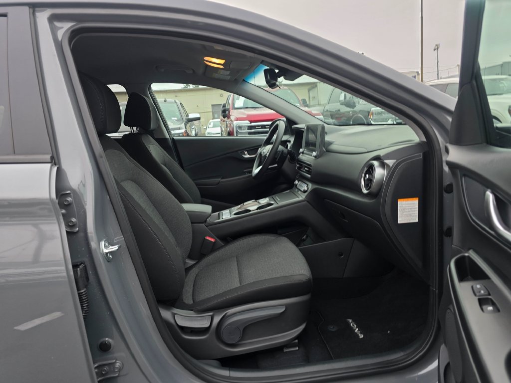 Used 2023 Hyundai Kona SE FWD image 11