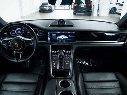 Used 2020 Porsche Panamera 4 image 9