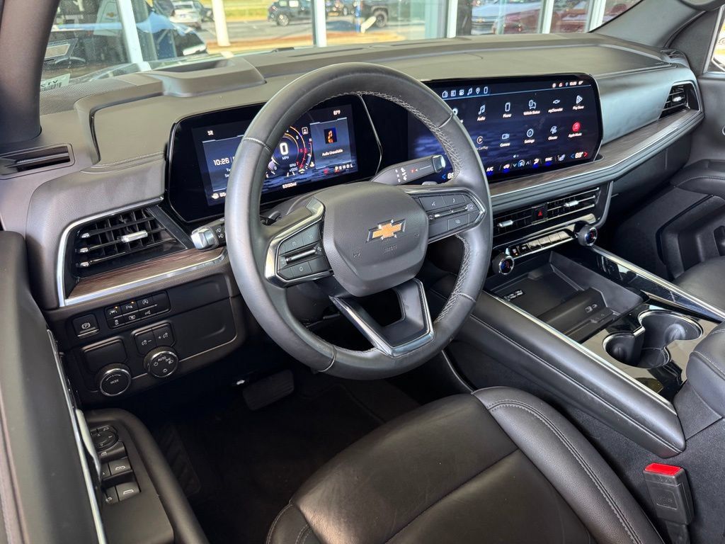 Used 2025 Chevrolet Tahoe LT RWD image 3