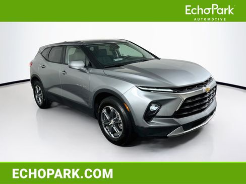 Used 2025 Chevrolet Blazer LT FWD image 1