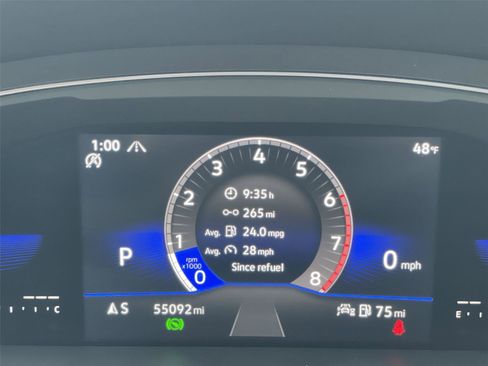 Used 2022 Volkswagen Tiguan SE w/ Panoramic Sunroof Package image 16