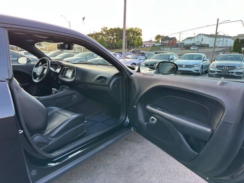Used 2016 Dodge Challenger SXT Plus RWD image 21