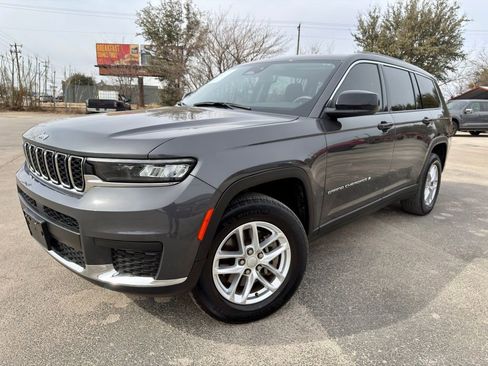 Used 2023 Jeep Grand Cherokee L Laredo image 1