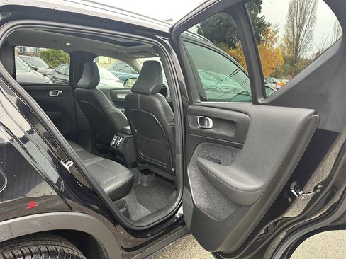 Used 2025 Volvo XC40 B5 Plus w/ Climate Package image 13