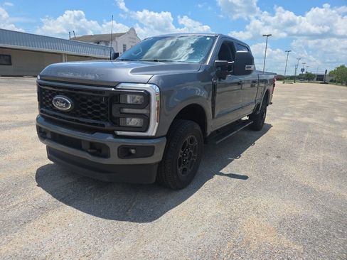 Used 2024 Ford F250 XL w/ STX Appearance Package AWD/4WD image 3